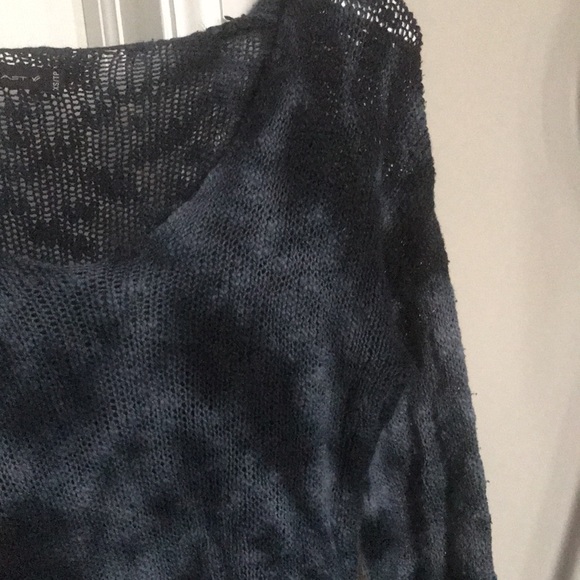 Women’s Top - Picture 3 of 5